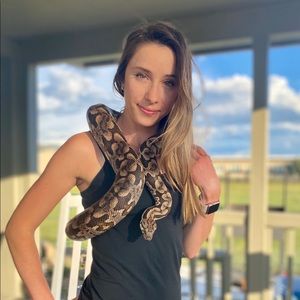 Meet your Posher, Elizabeth